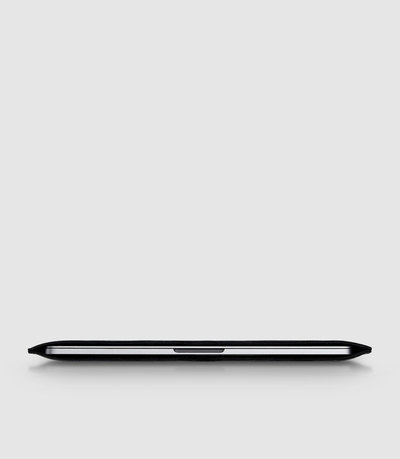 13" MacBook Lederhülle AVIOR Midnight Black